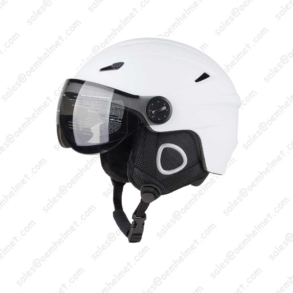 Профессиональные лыжные шлемы для российского рынка: Производственные технологии и инновации компании Pok Tyrone Ltd